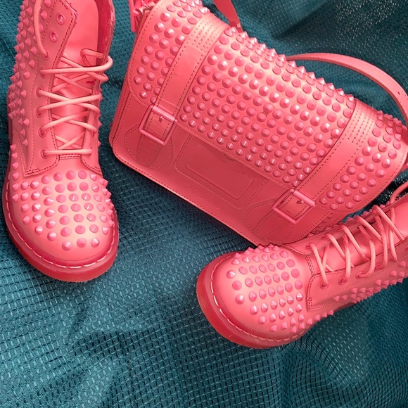 Dr. Martens Pink Studded Cambridge Satchel - Picture 3 of 16